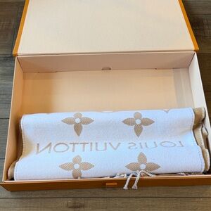 Louis Vuitton White and Tan Scarf